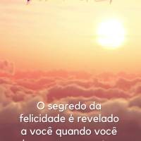 O segredo da felicidade é revelado a você quando você ignora os momentos ruins e decide focar nos momentos bons. Bom dia!