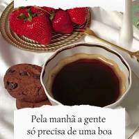 Pela manhã a gente só precisa de uma boa dose de café e levantar agradecendo a Deus por mais um dia! Bom dia!