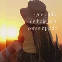 Que o dia de hoje seja contemplado com alegria de viver, amor para compartilhar, abraços pra distribuir e carinho para retribuir. Bom dia!
