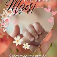 O sorriso de uma mãe é a mais bela das recompensas, pois é a prova de que seu amor é correspondido. Feliz dia das Mães!