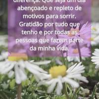Agradeço por mais um dia de vida, pela oportunidade de recomeçar e de fazer a diferença. Que seja um dia abençoado e repleto de motivos para sorrir. ...