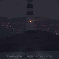 O farol é como um guia na escuridão, iluminando o caminho e mostrando que, mesmo nas tempestades, há sempre um porto seguro para chegar.