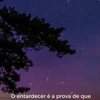 O entardecer é a prova de que até mesmo o sol mais radiante precisa descansar após um dia de brilho e, assim, renascer ainda mais forte amanhã.