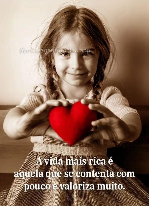 A vida mais rica é aquela que se contenta com pouco e valoriza muito.