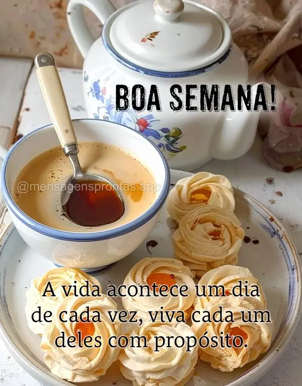 A vida acontece um dia de cada vez - viva cada um deles com propósito. Boa Semana!