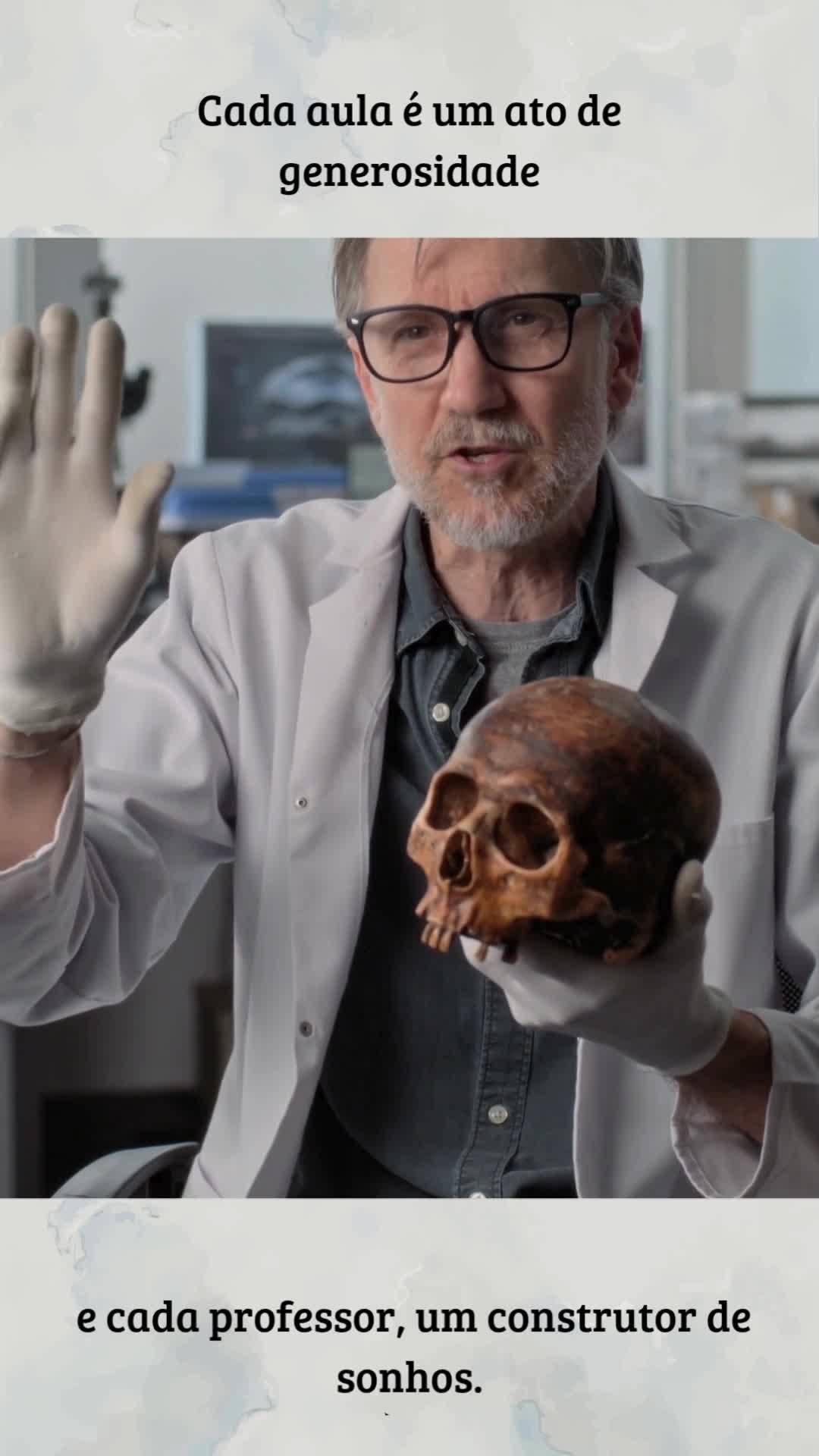 Cada aula é um ato de generosidade
e cada professor, um construtor de sonhos.