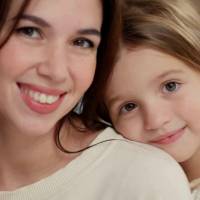 A maternidade é um desafio constante, mas vale a pena por cada sorriso e abraço dos filhos.