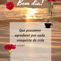 Que possamos agradecer por cada conquista da vida e viver as bênçãos de forma intensa e com sorriso no rosto! Bom dia!
