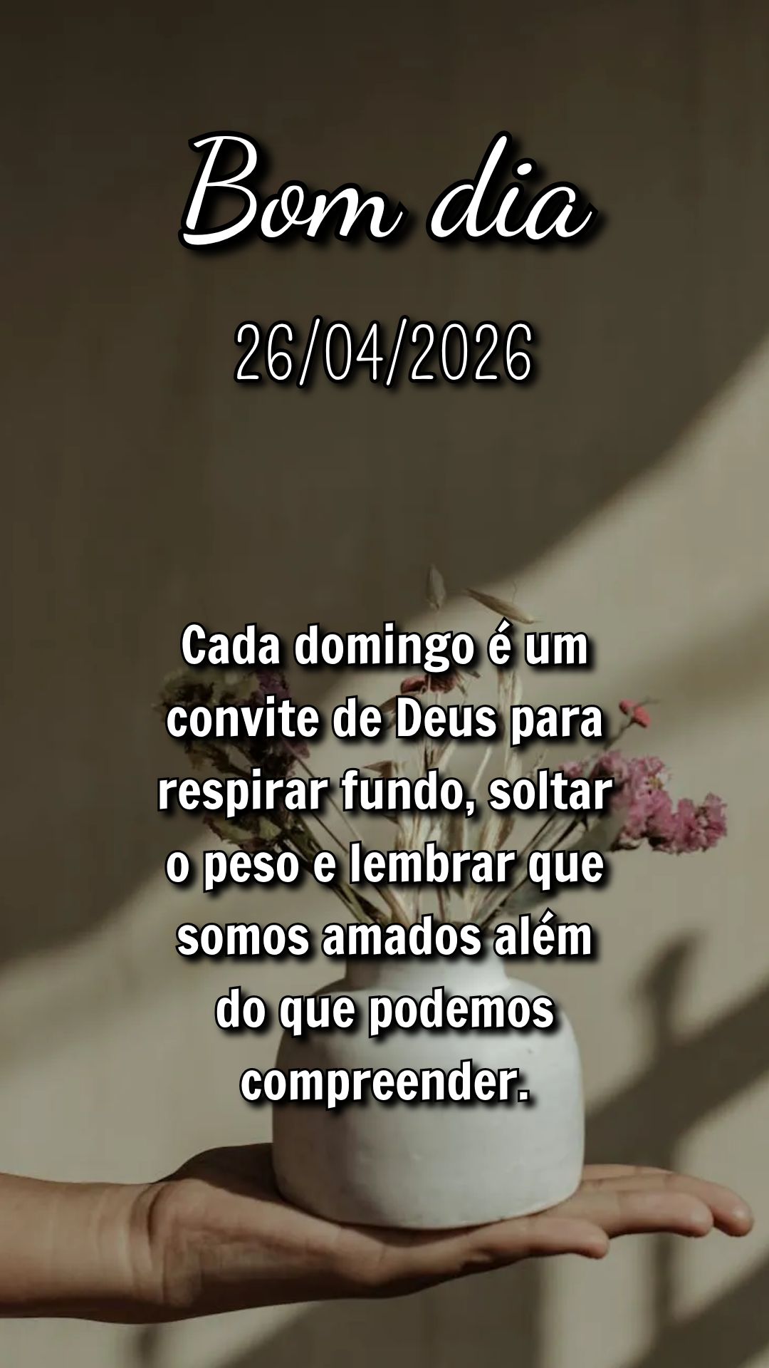 Cada domingo é um convite de Deus para respirar fundo, soltar o peso e lembrar que somos amados além do que podemos compreender.
