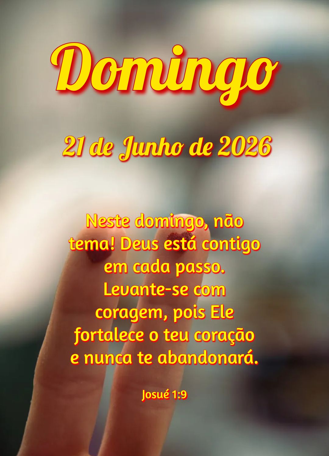 Neste domingo, não tema! Deus está contigo em cada passo. Levante-se com coragem, pois Ele fortalece o teu coração e nunca te abandonará. Josué 1:9...
