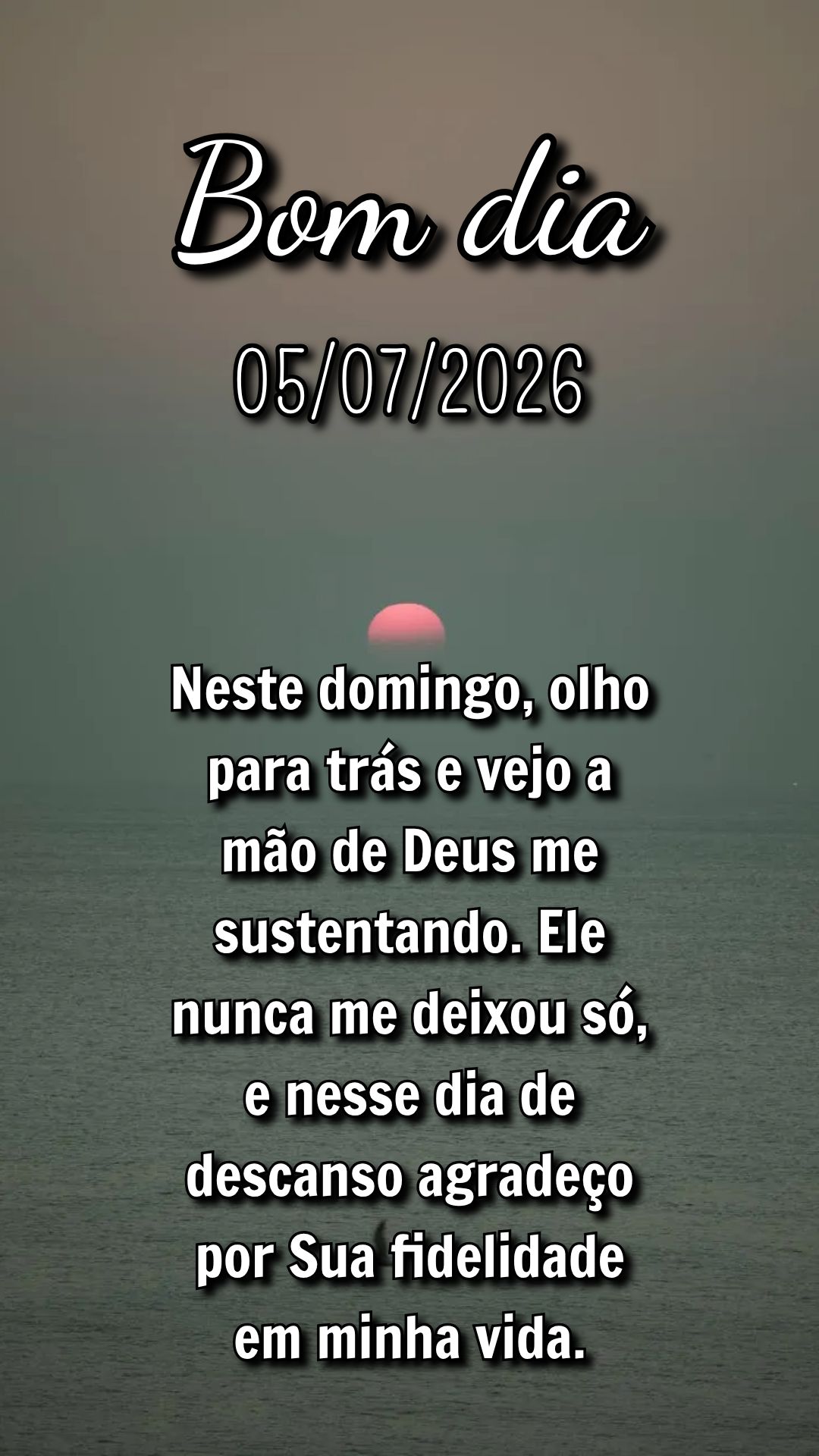 Neste domingo, olho para trás e vejo a mão de Deus me sustentando. Ele nunca me deixou só, e nesse dia de descanso agradeço por Sua fidelidade em min...