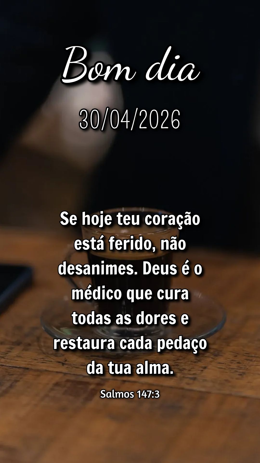 Se hoje teu coração está ferido, não desanimes. Deus é o médico que cura todas as dores e restaura cada pedaço da tua alma. Salmos 147:3