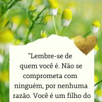 "Lembre-se de quem você é. Não se comprometa com ninguém, por nenhuma razão. Você é um filho do Deus Todo-Poderoso. Viva essa verdade."  Lysa TerK...